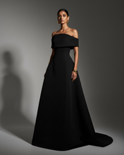 Sucra Gown